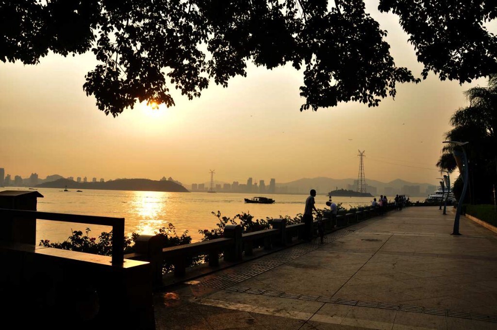旅游代理公司盈利揭秘：搭建独立系统，解锁财富密码！